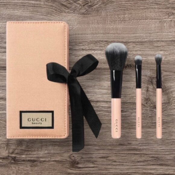 GUCCI Beauty Set of 3 makeup brushes with travel roll NEW - Picture 1 of 2
